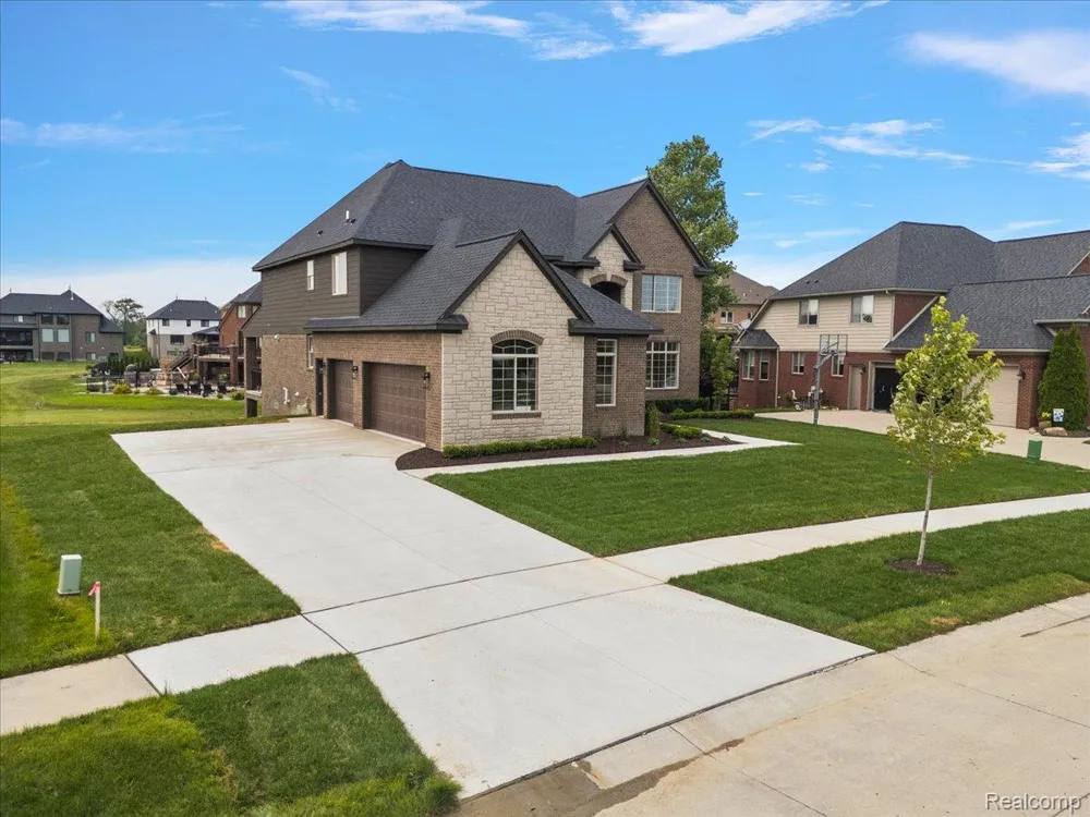 16199 VIA COLICO Macomb Township, MI 48042