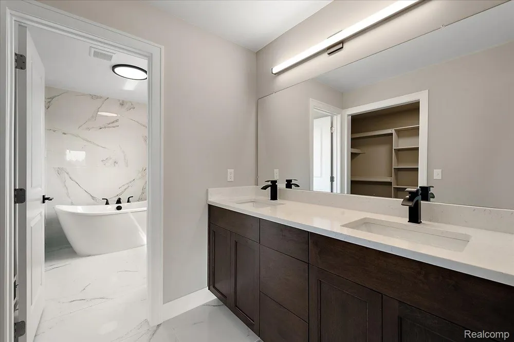 16199 VIA COLICO Macomb Township, MI 48042