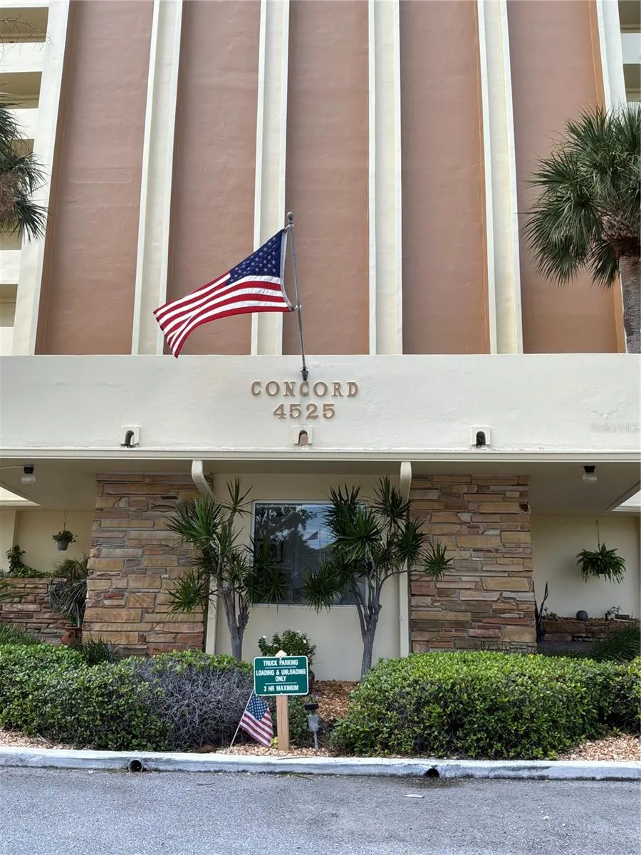 4525 COVE CIRCLE #1107 St Petersburg, FL 33708