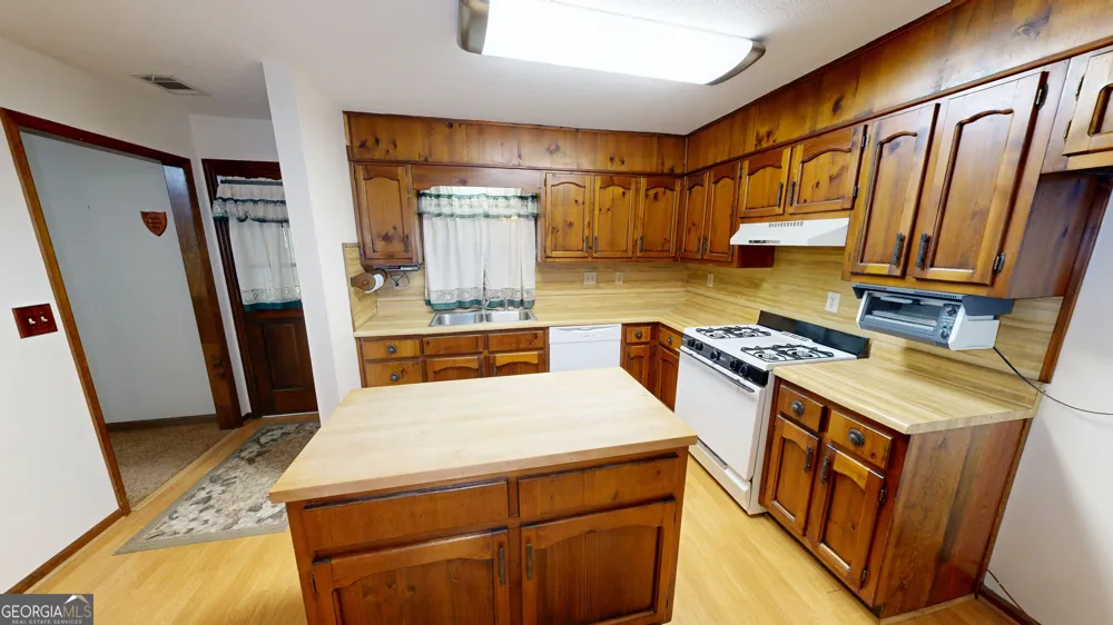 6562 Oakwood DR Douglasville, GA 30135