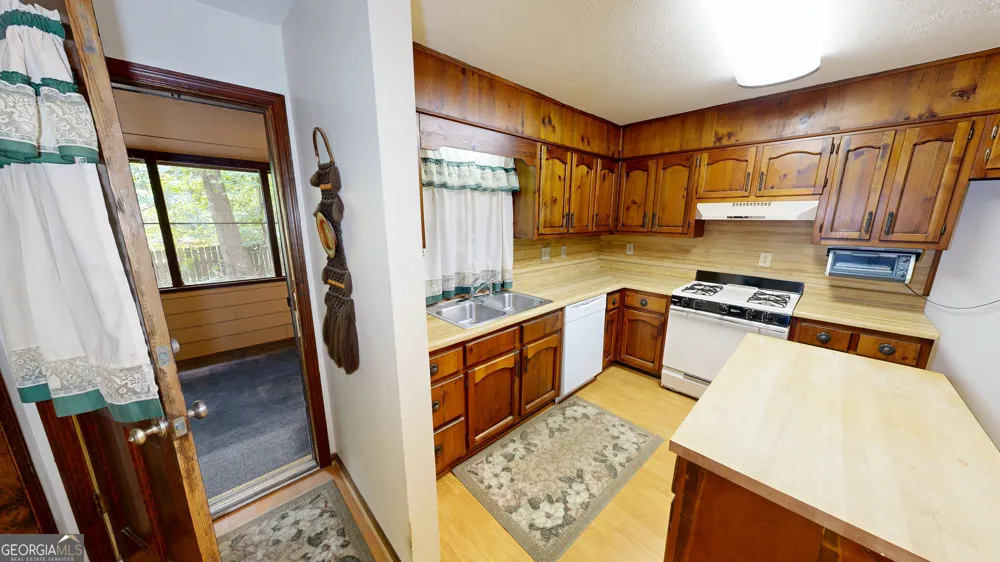 6562 Oakwood DR Douglasville, GA 30135