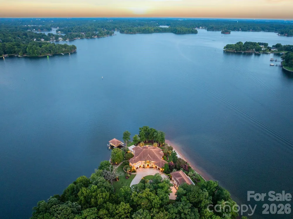 178 Mariner Pointe Lane Mooresville, NC 28117