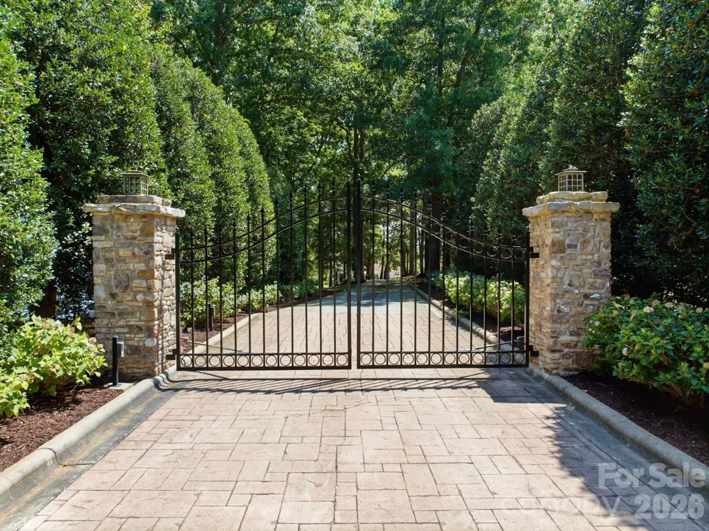 178 Mariner Pointe Lane Mooresville, NC 28117