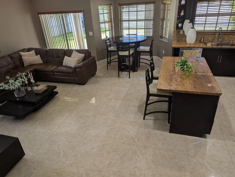 9352 SW 166th Ct Miami, FL 33196