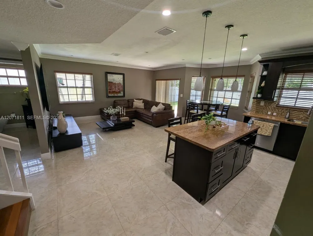 9352 SW 166th Ct Miami, FL 33196