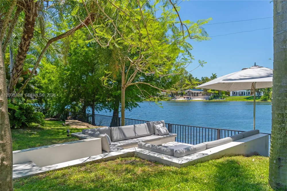 13400 SW 70th Ave Pinecrest, FL 33156