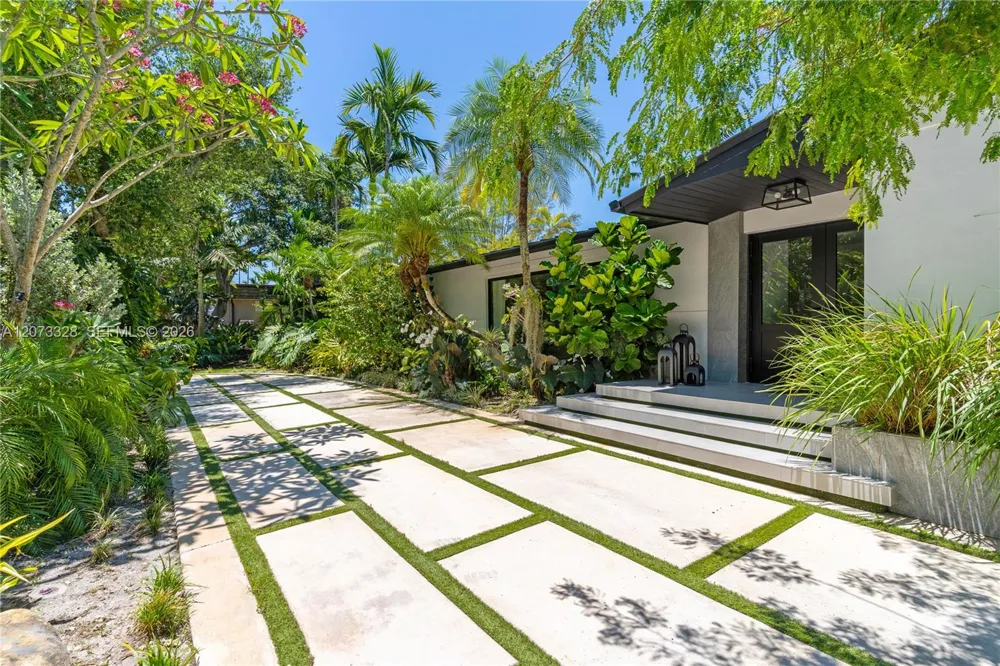 13400 SW 70th Ave Pinecrest, FL 33156