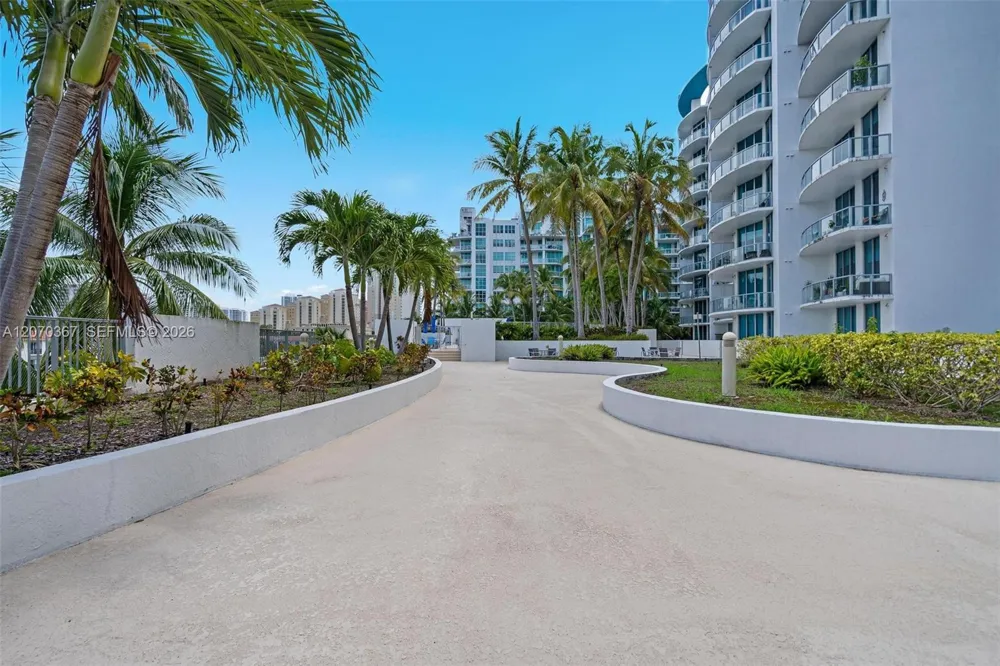 3029 NE 188th St #818 Aventura, FL 33180