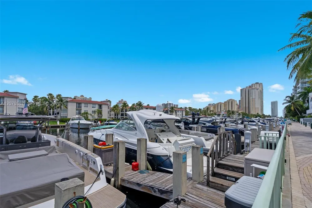 3029 NE 188th St #818 Aventura, FL 33180