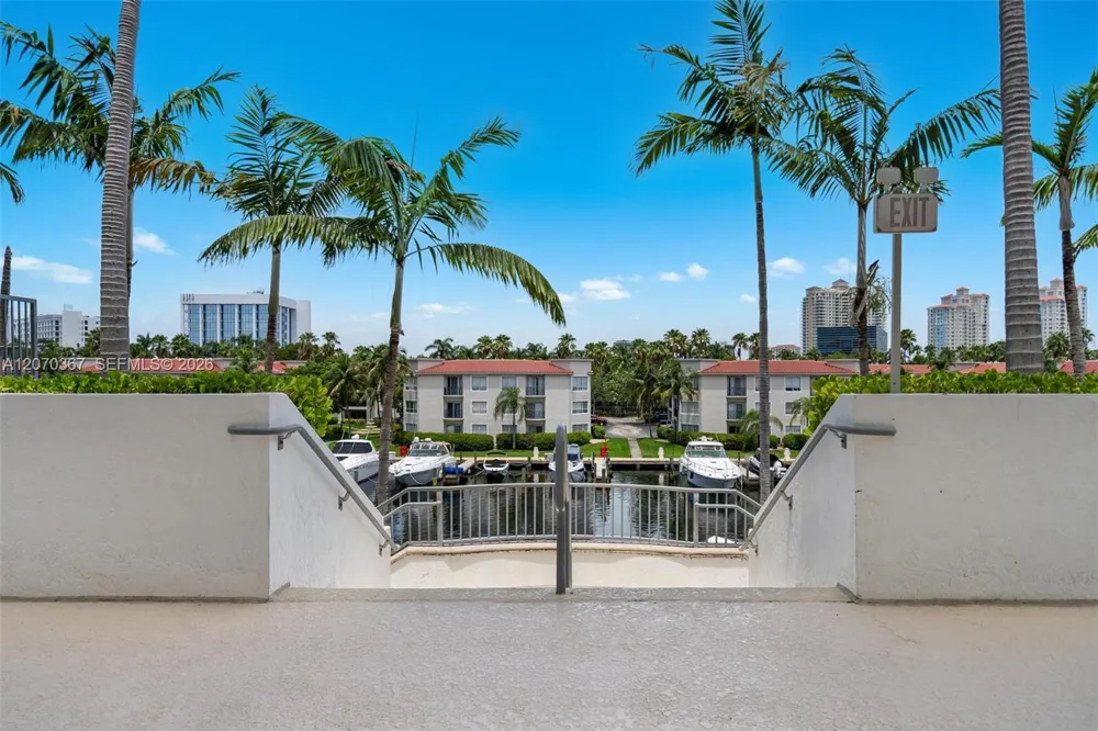 3029 NE 188th St #818 Aventura, FL 33180