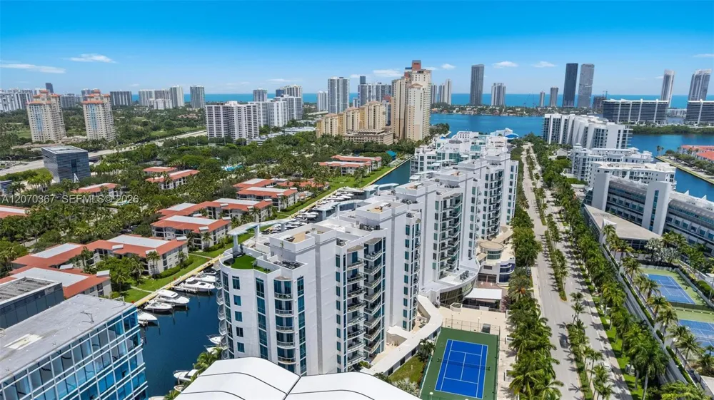 3029 NE 188th St #818 Aventura, FL 33180