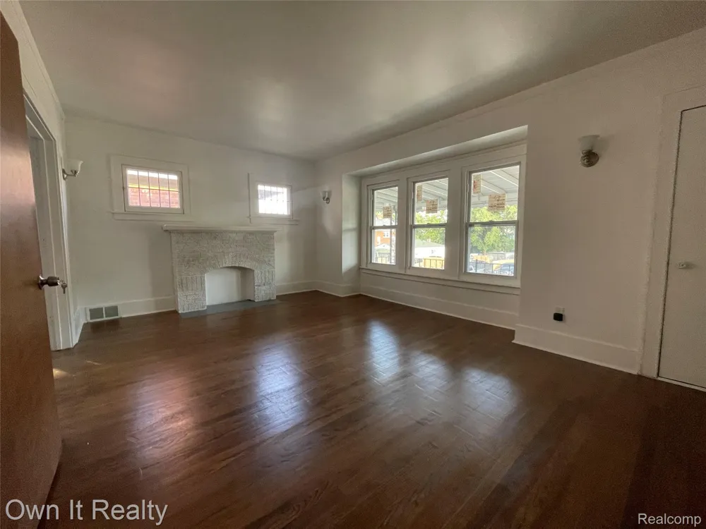 2492 Glendale Street Detroit City, MI 48238