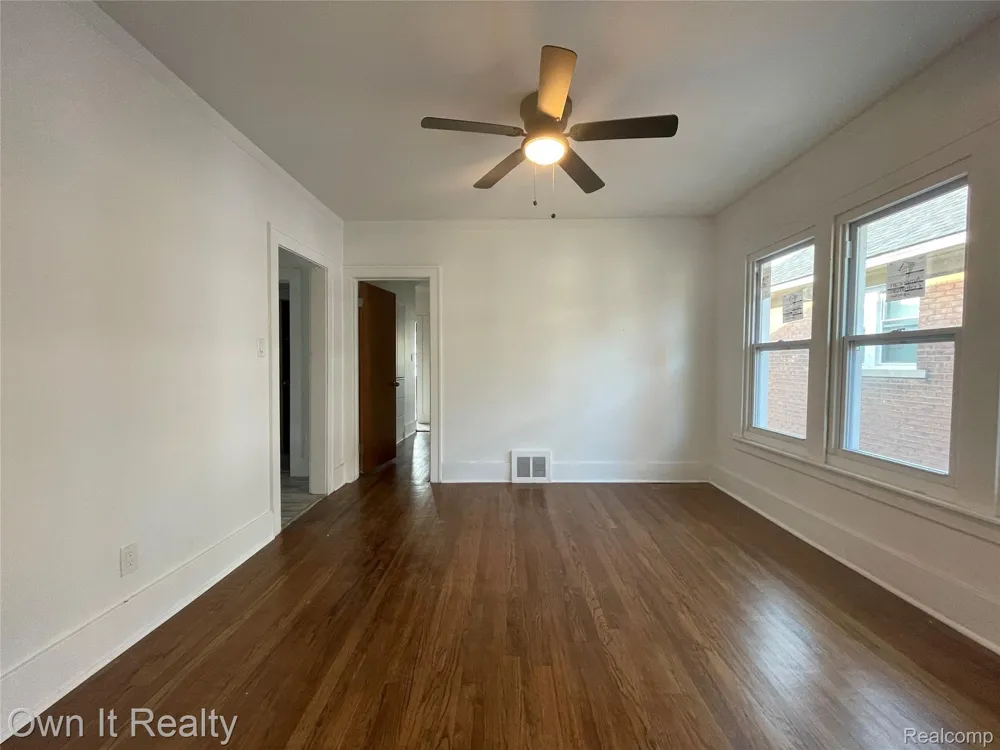 2492 Glendale Street Detroit City, MI 48238