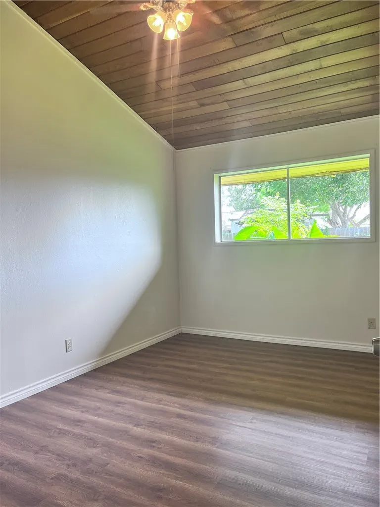 114 E Janin Circle Portland, TX 78374