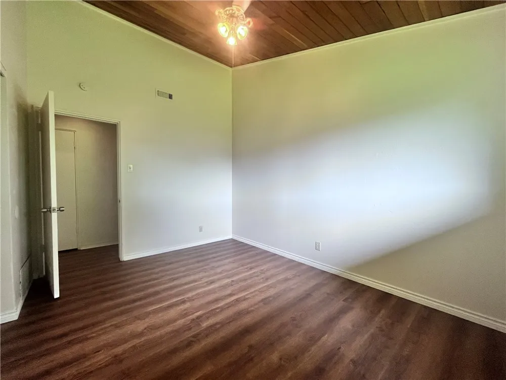 114 E Janin Circle Portland, TX 78374