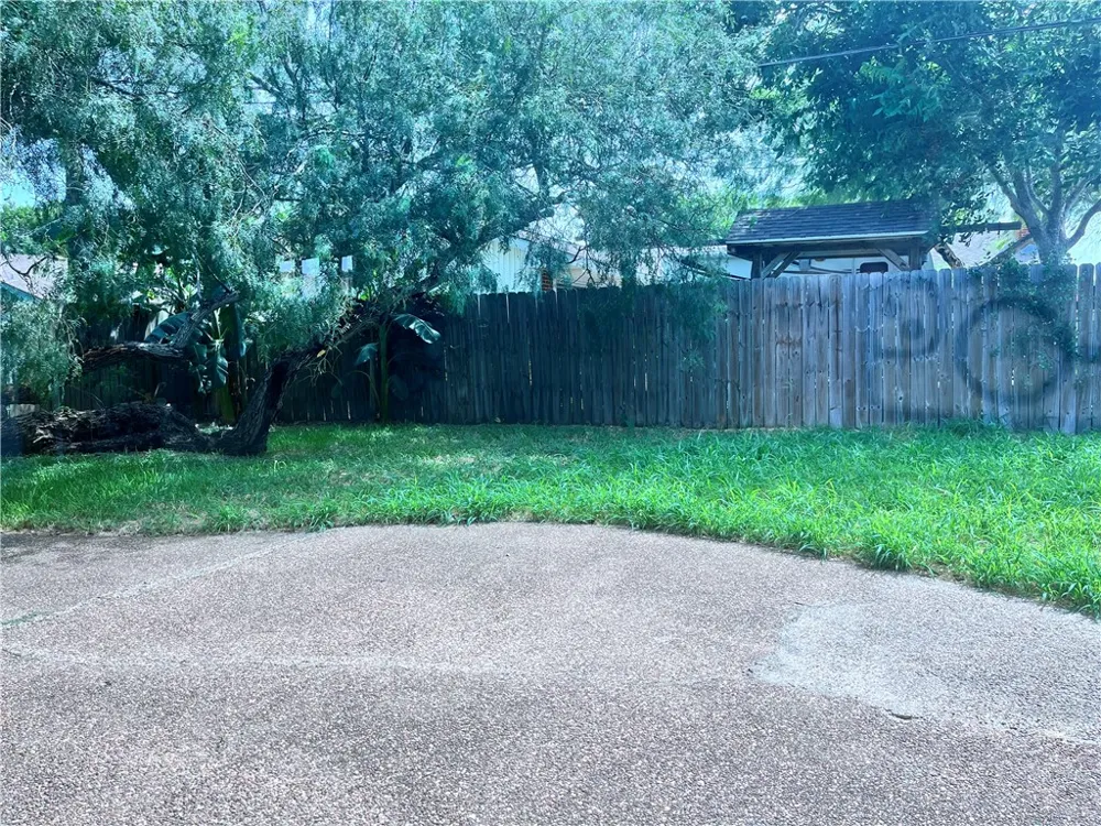 114 E Janin Circle Portland, TX 78374