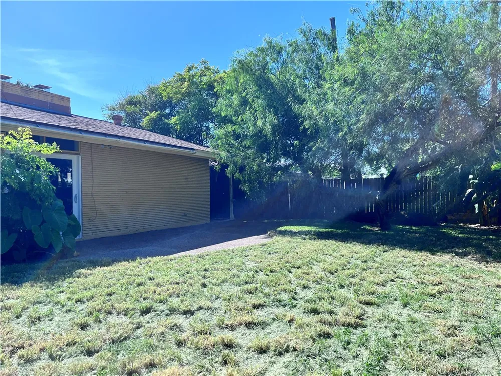 114 E Janin Circle Portland, TX 78374