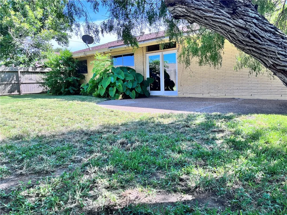 114 E Janin Circle Portland, TX 78374