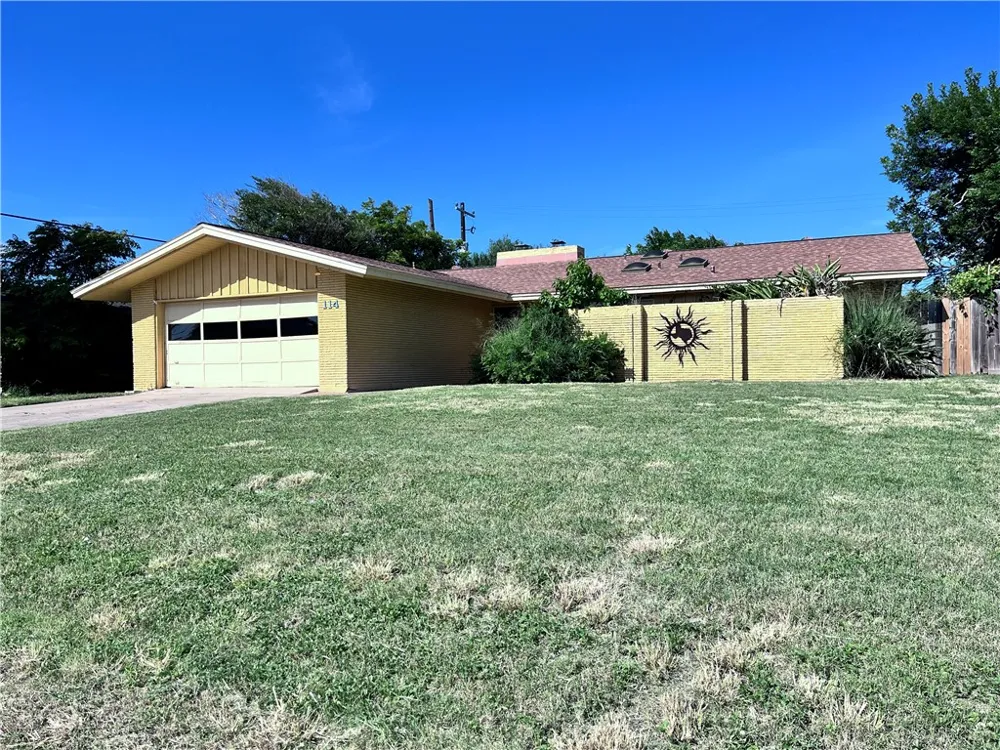 114 E Janin Circle Portland, TX 78374