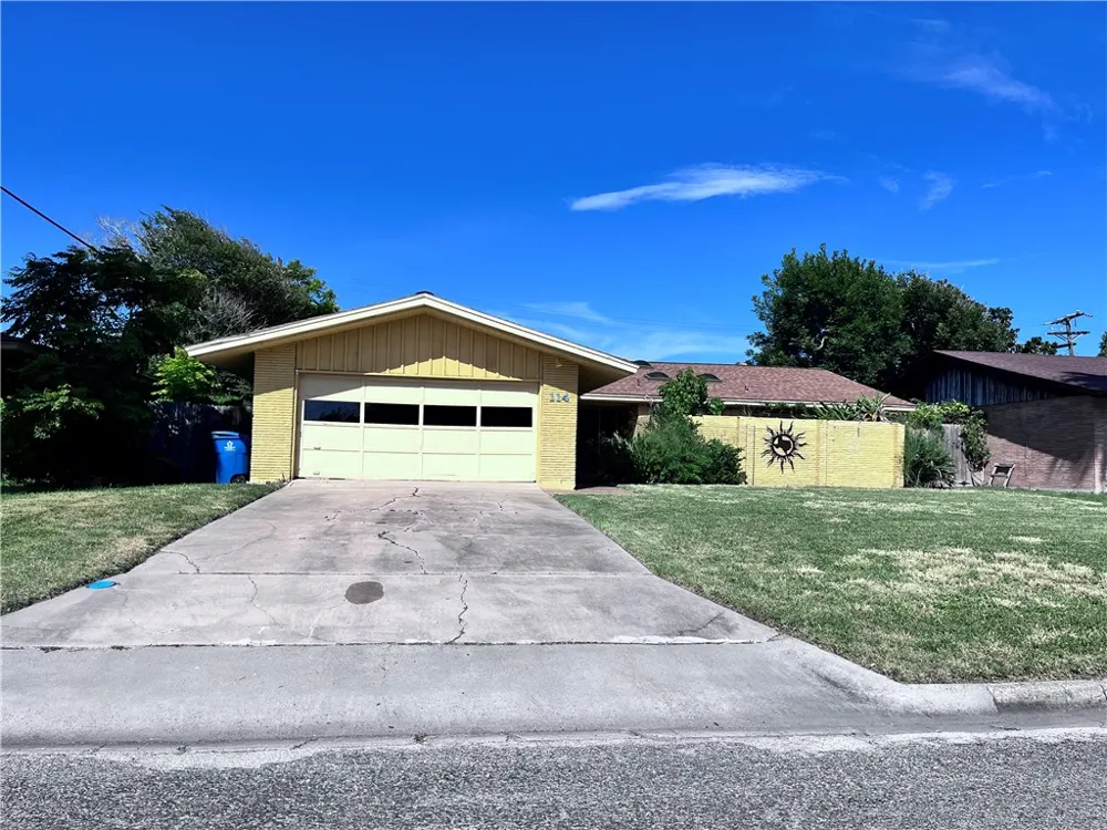 114 E Janin Circle Portland, TX 78374