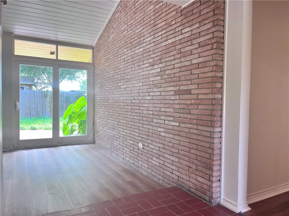 114 E Janin Circle Portland, TX 78374