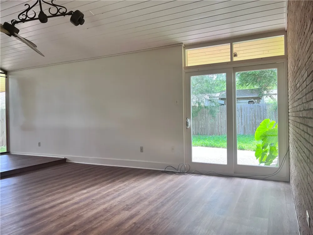 114 E Janin Circle Portland, TX 78374