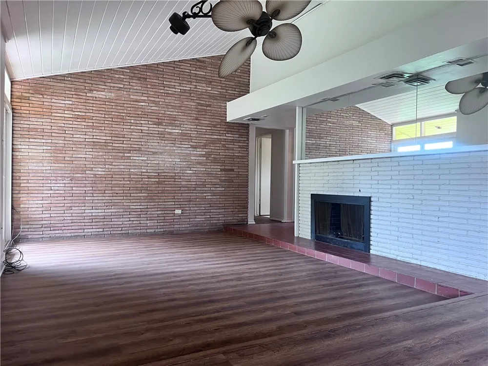114 E Janin Circle Portland, TX 78374