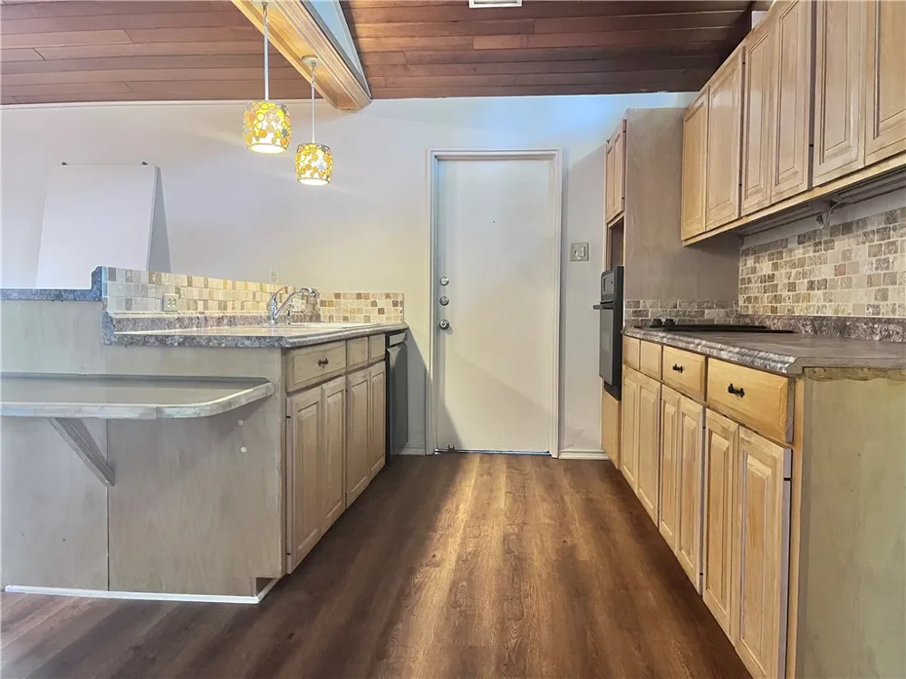 114 E Janin Circle Portland, TX 78374