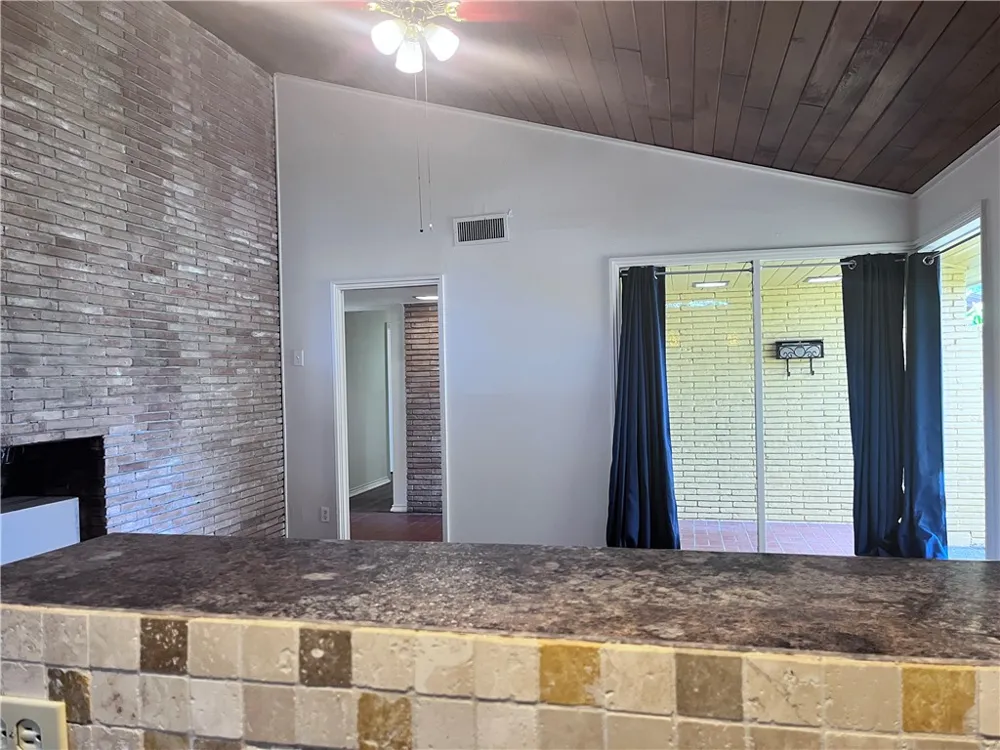 114 E Janin Circle Portland, TX 78374