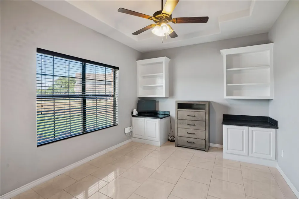1424 Del Mar Drive Kingsville, TX 78363
