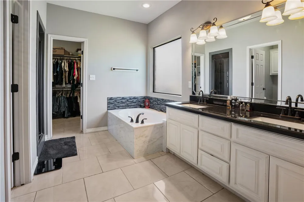 1424 Del Mar Drive Kingsville, TX 78363