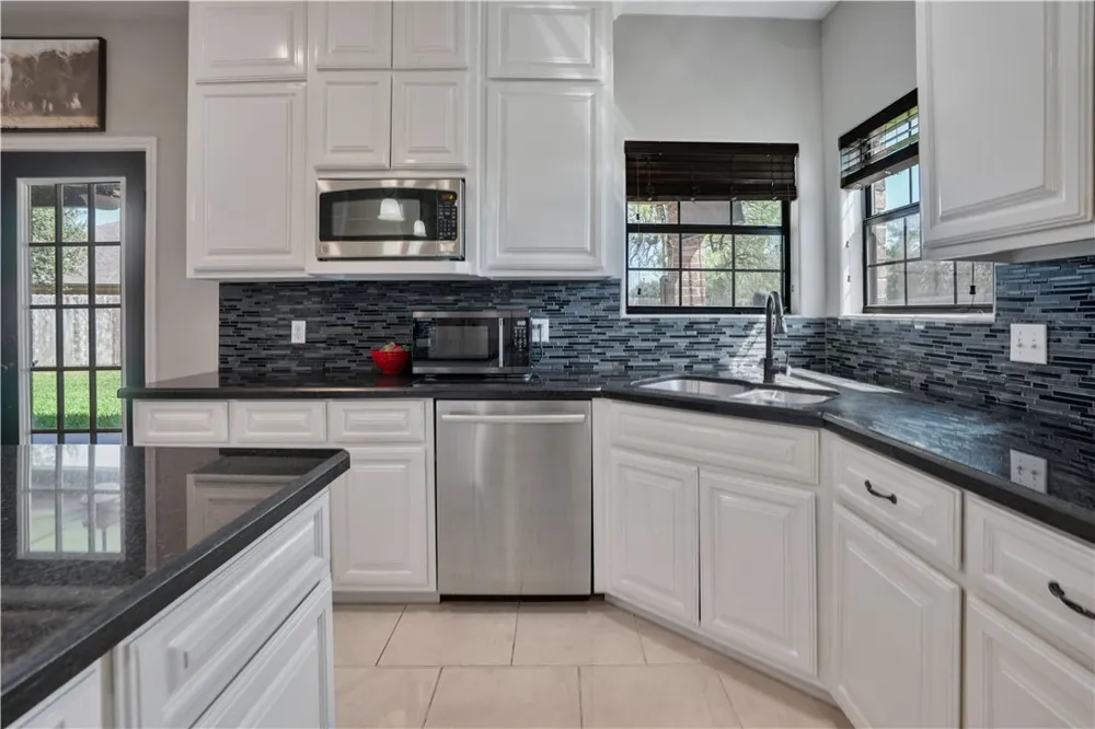 1424 Del Mar Drive Kingsville, TX 78363