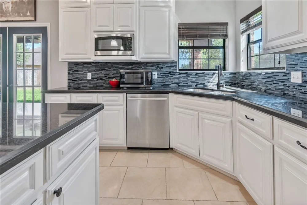 1424 Del Mar Drive Kingsville, TX 78363