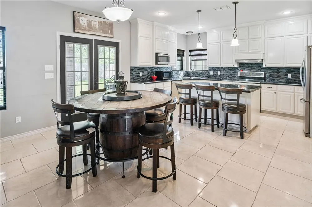 1424 Del Mar Drive Kingsville, TX 78363