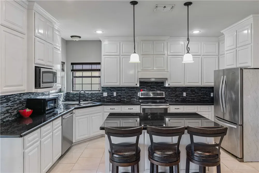 1424 Del Mar Drive Kingsville, TX 78363