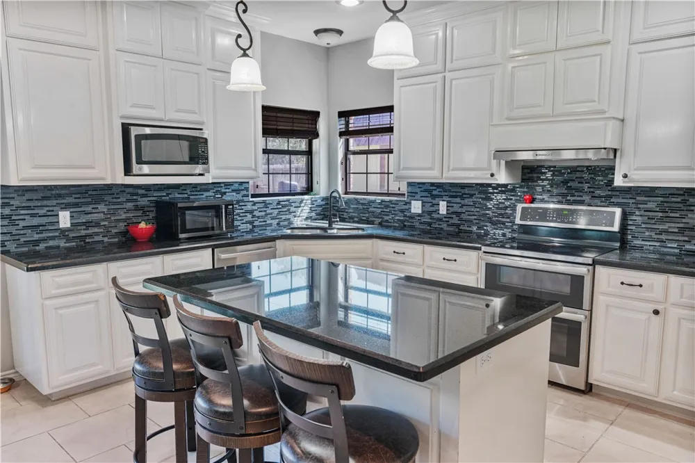 1424 Del Mar Drive Kingsville, TX 78363