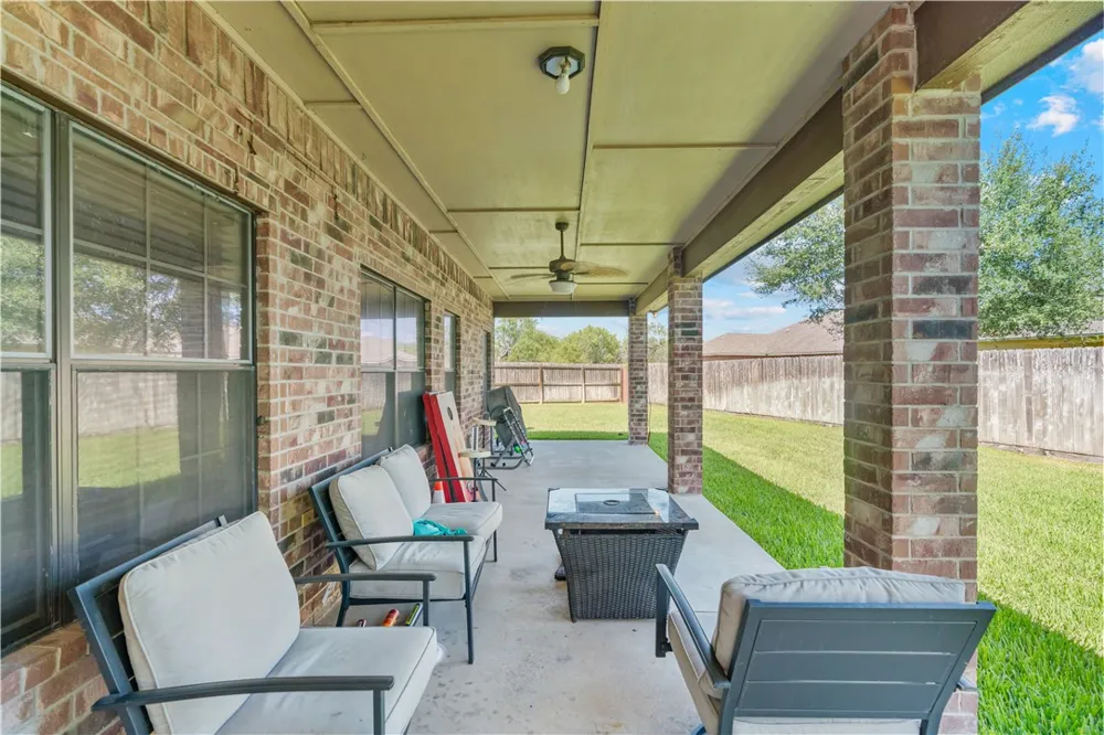 1424 Del Mar Drive Kingsville, TX 78363