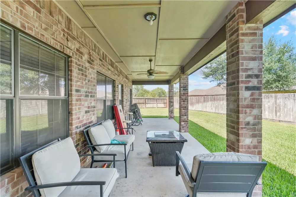 1424 Del Mar Drive Kingsville, TX 78363