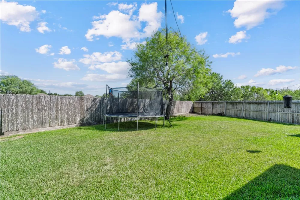 1424 Del Mar Drive Kingsville, TX 78363