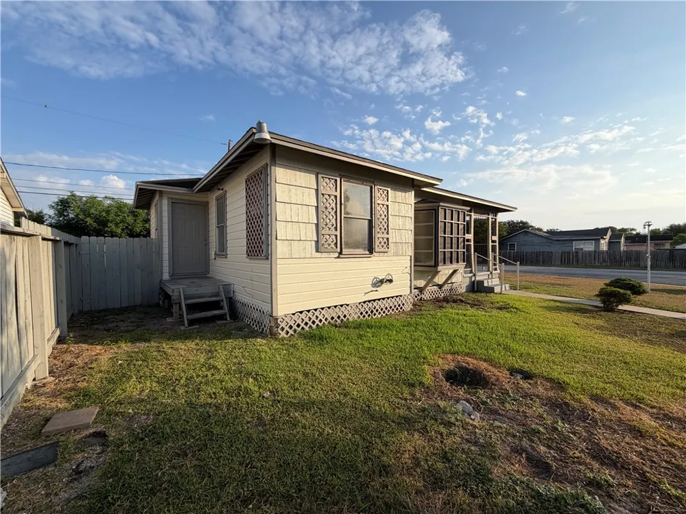 1501 Wynwood Street Corpus Christi, TX 78415