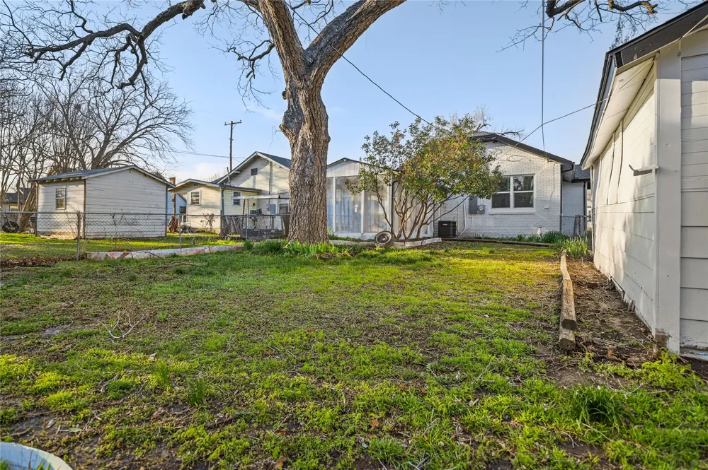 820 W College Street Sherman, TX 75092