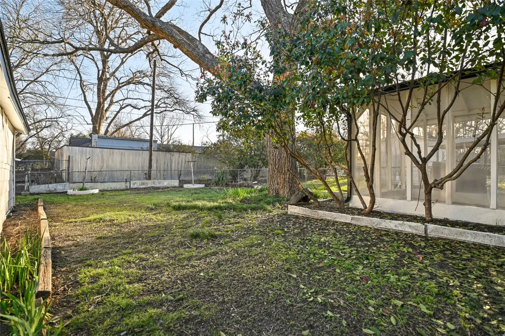 820 W College Street Sherman, TX 75092