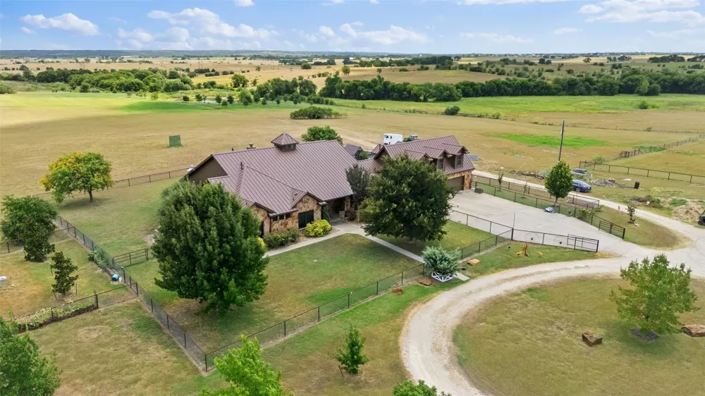 894 Blue Cut Road McGregor, TX 76657