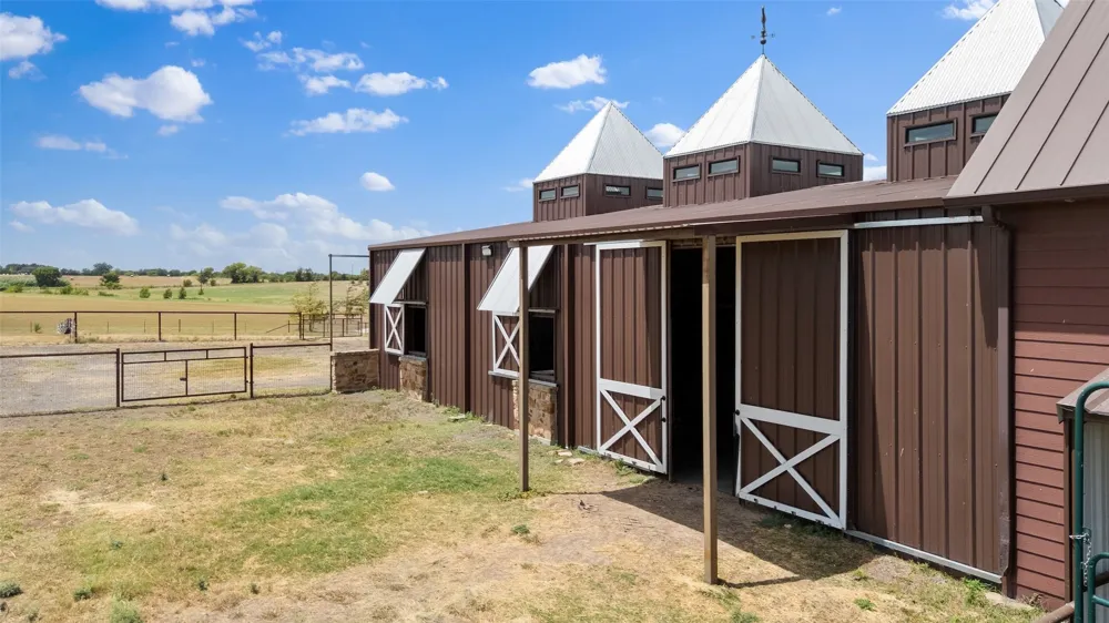 894 Blue Cut Road McGregor, TX 76657
