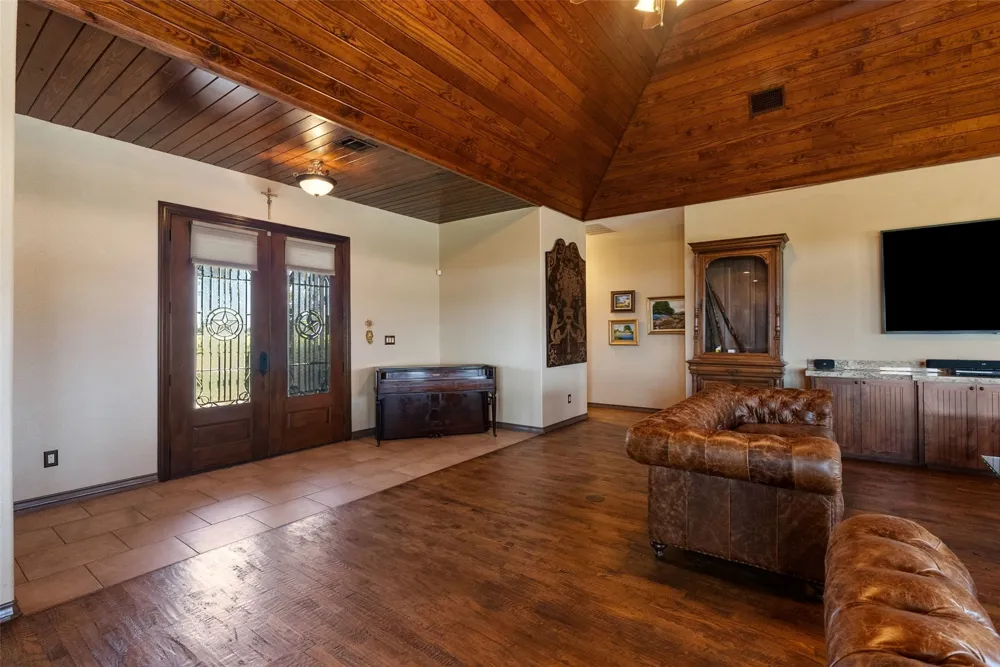 894 Blue Cut Road McGregor, TX 76657