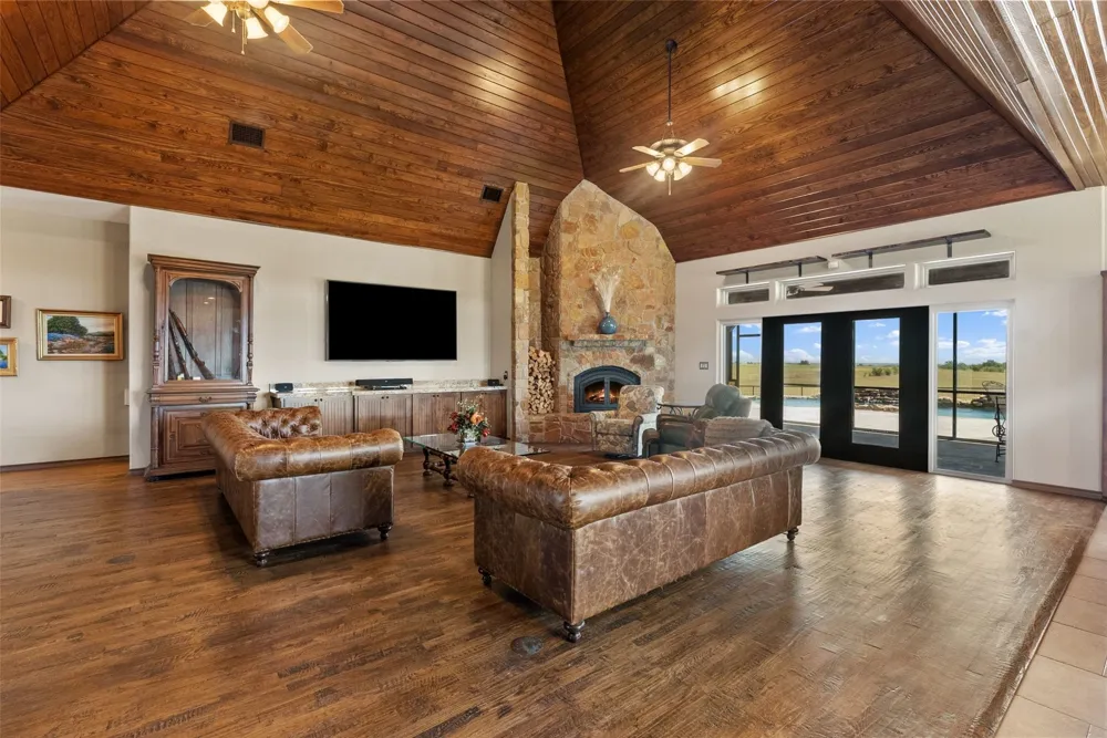 894 Blue Cut Road McGregor, TX 76657