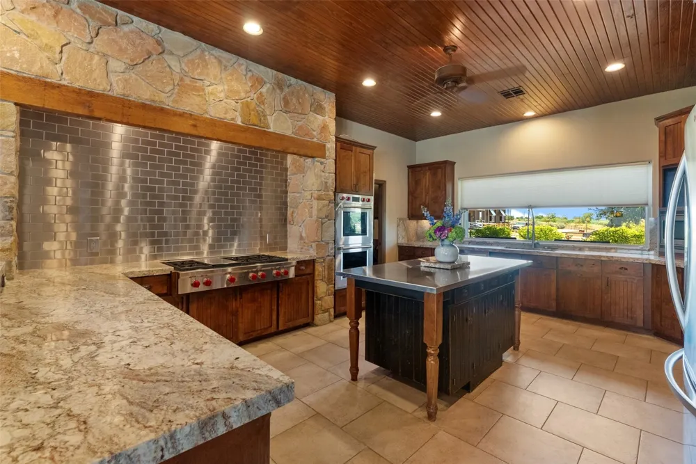 894 Blue Cut Road McGregor, TX 76657