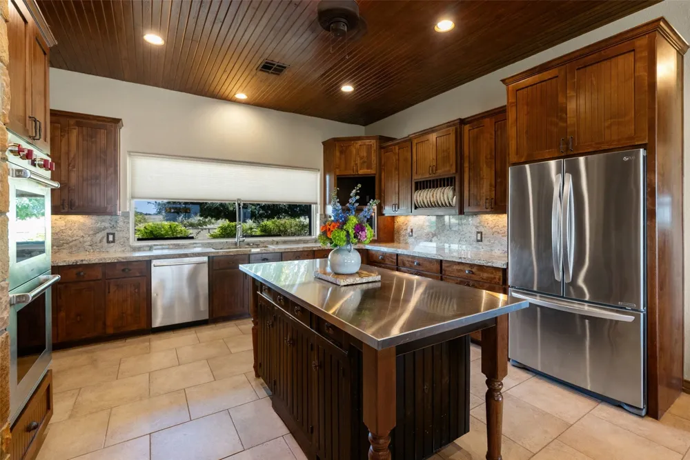 894 Blue Cut Road McGregor, TX 76657