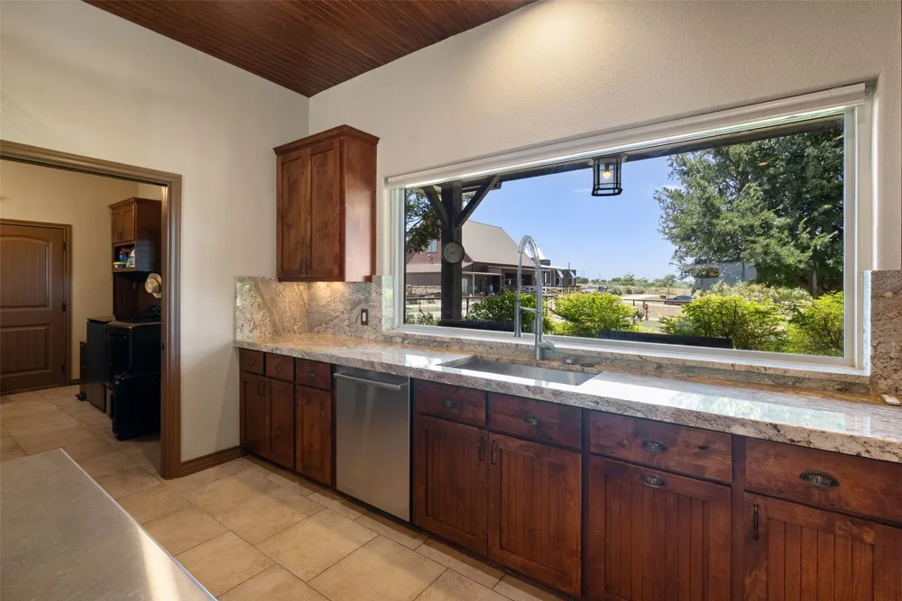 894 Blue Cut Road McGregor, TX 76657