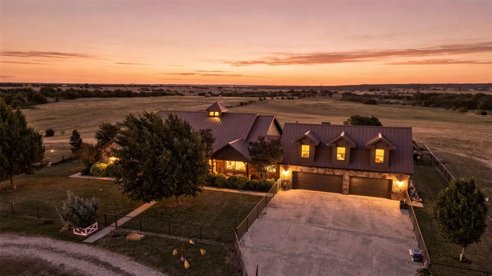 894 Blue Cut Road McGregor, TX 76657